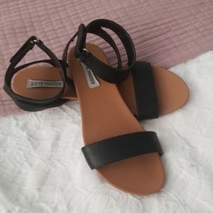 Steve madden sandals.